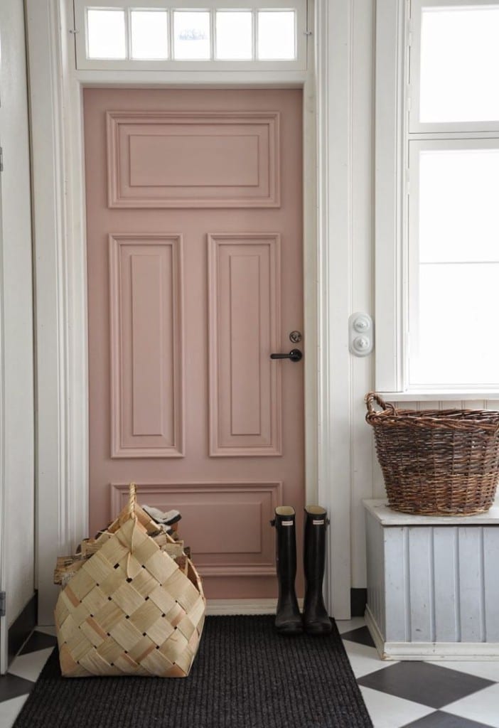Oud roze deur