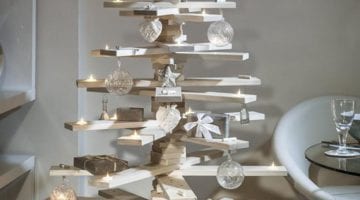 Versierde kerstboom wit van pallethout
