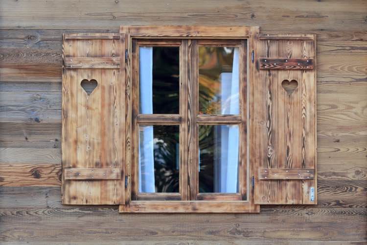 Houten chalet raam