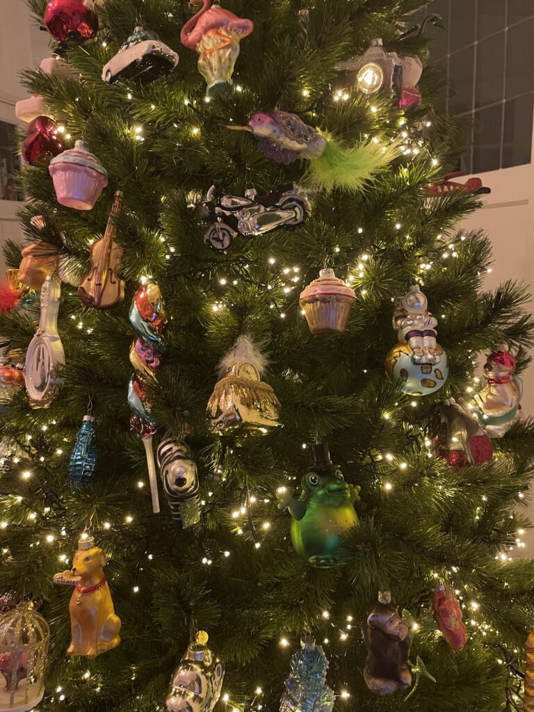 Kerstboom met ornamenten