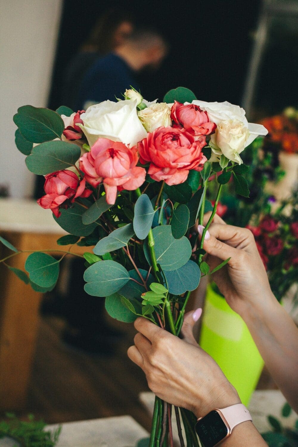 Hoe bloemen je woonruimte opfleuren: Rozen en snelle bezorgopties